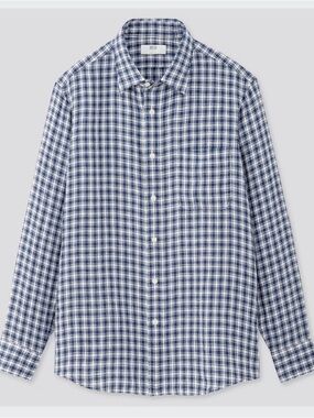 Uniqlo Men's Blue Plaid Button-Up Shirt